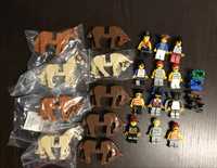 Lego - Mix - 12 Minifigurek - 9 Koni - 4 Siodła