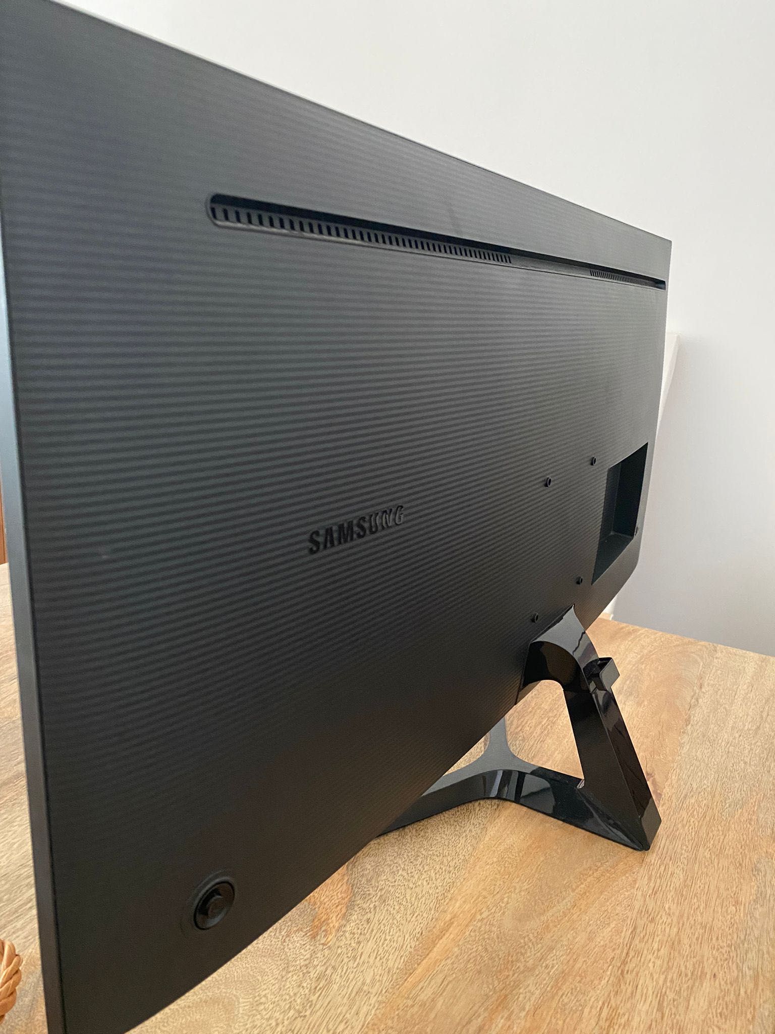Monitor Samsung NOVO - UltraWide e QuadHQ - LS34J550WQU