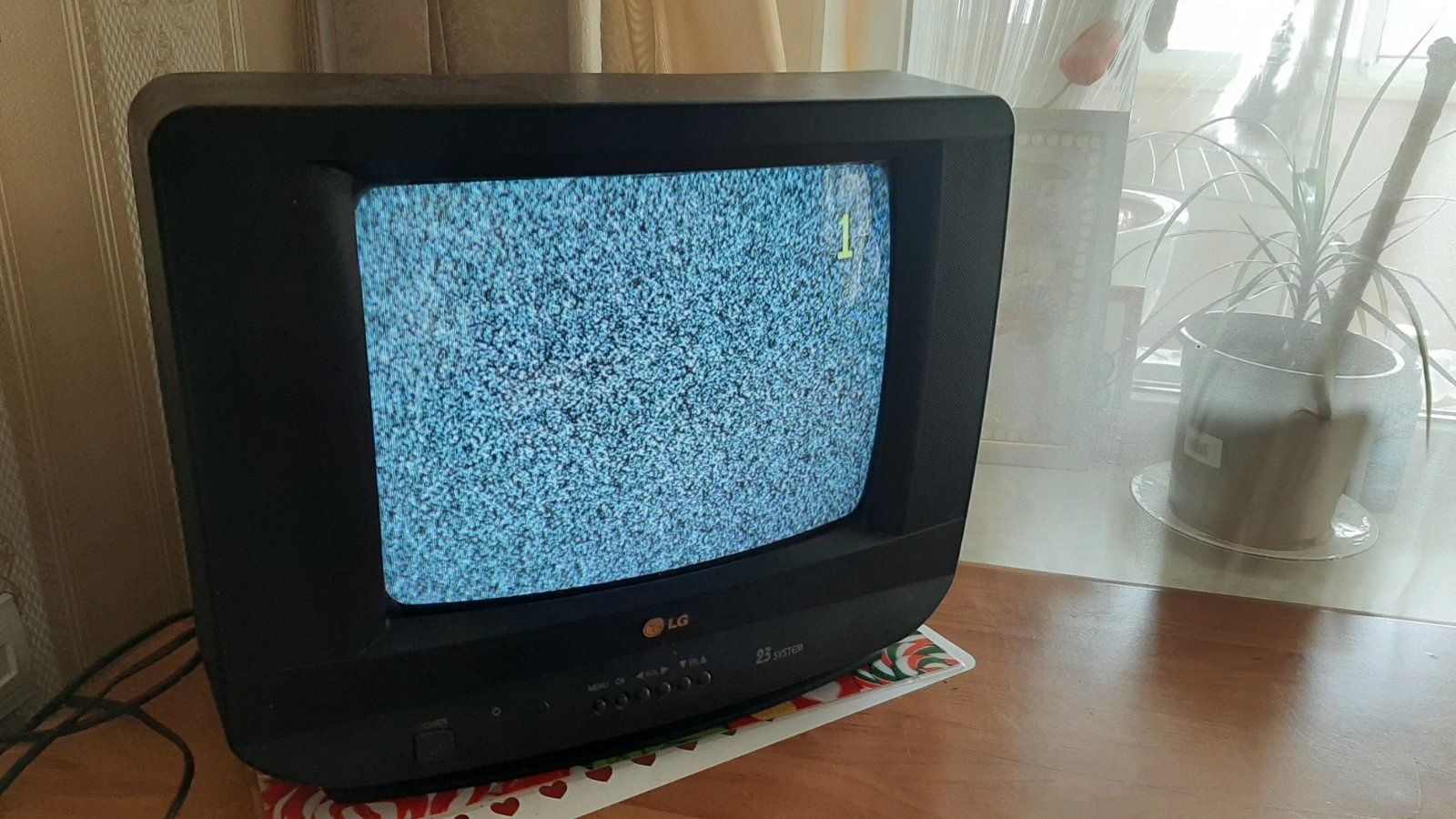 Телевизор LG CF14-G20