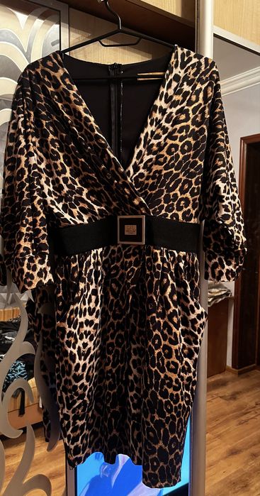 Плаття з декольте