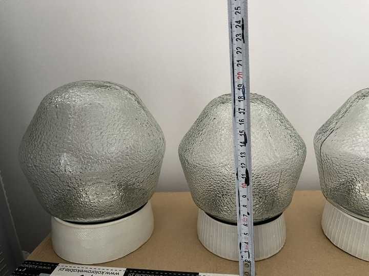 Lampa, biała ceramika, szklany klosz PRL