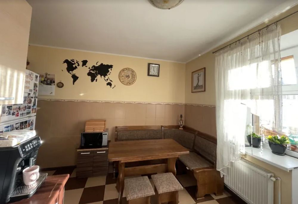Продаж 3к квартири 76 кв. м на вул. Карпенка