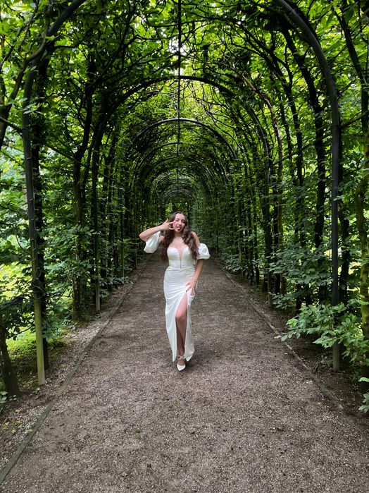 Розкішна вечірня/випускна сукня кольору айворі