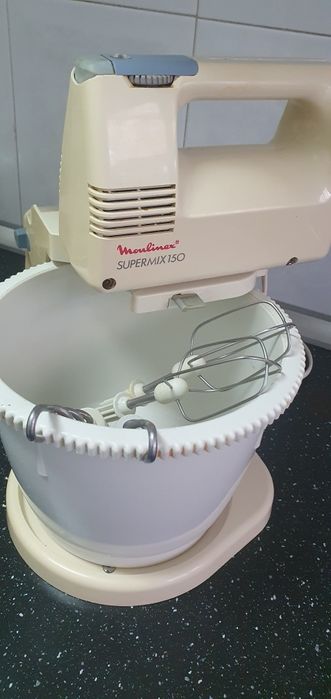 Batedeira moulinex super mix com 4 varetas e balde