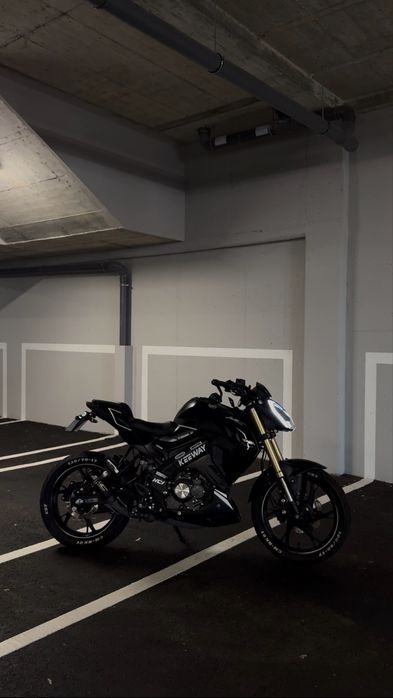 Keeway RKF 125 preta