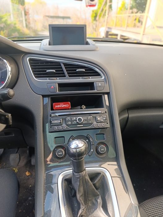 Продам машину peugeot 5008