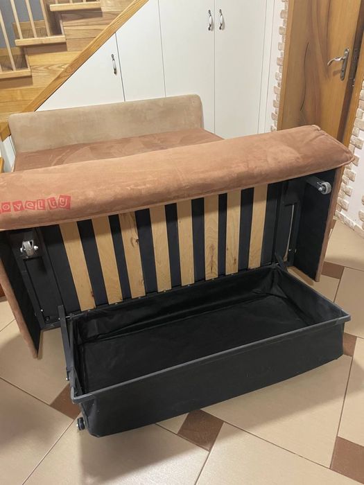 Диван зручний коричневий