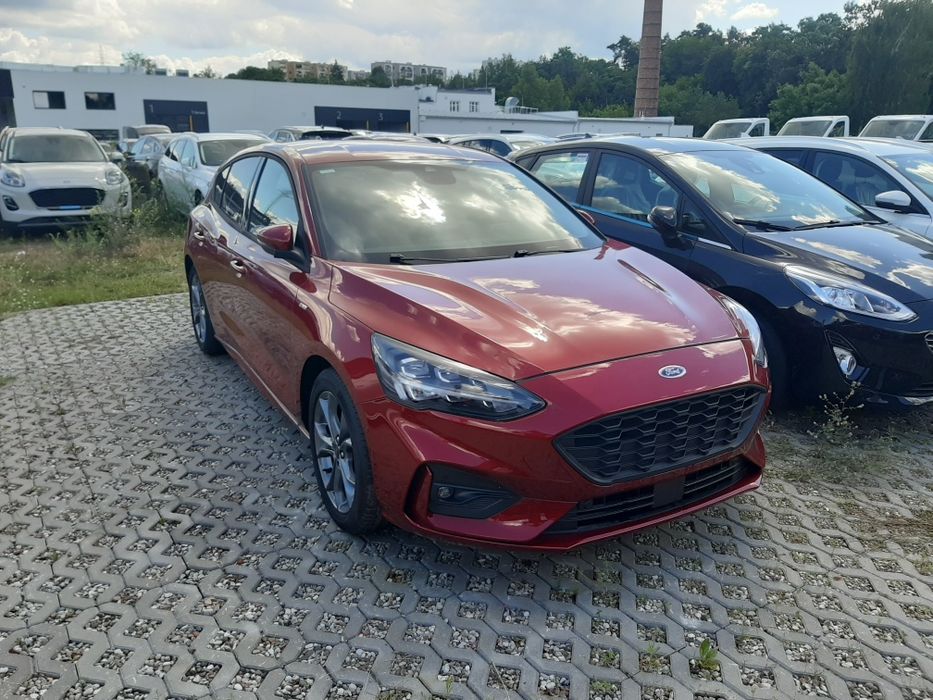Wypozyczalnia samochodów osobowych Ford Focus ST-Line 5 osób