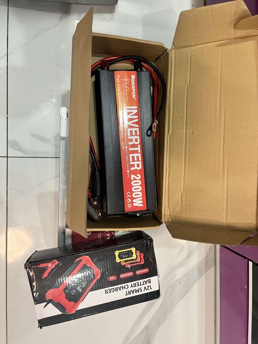 Акумулятор, інвертор, зарядний пристрій, зарядна станція. Станція