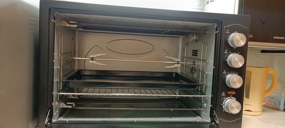 Електропечь Liberton Leo-800, на 80 литров.