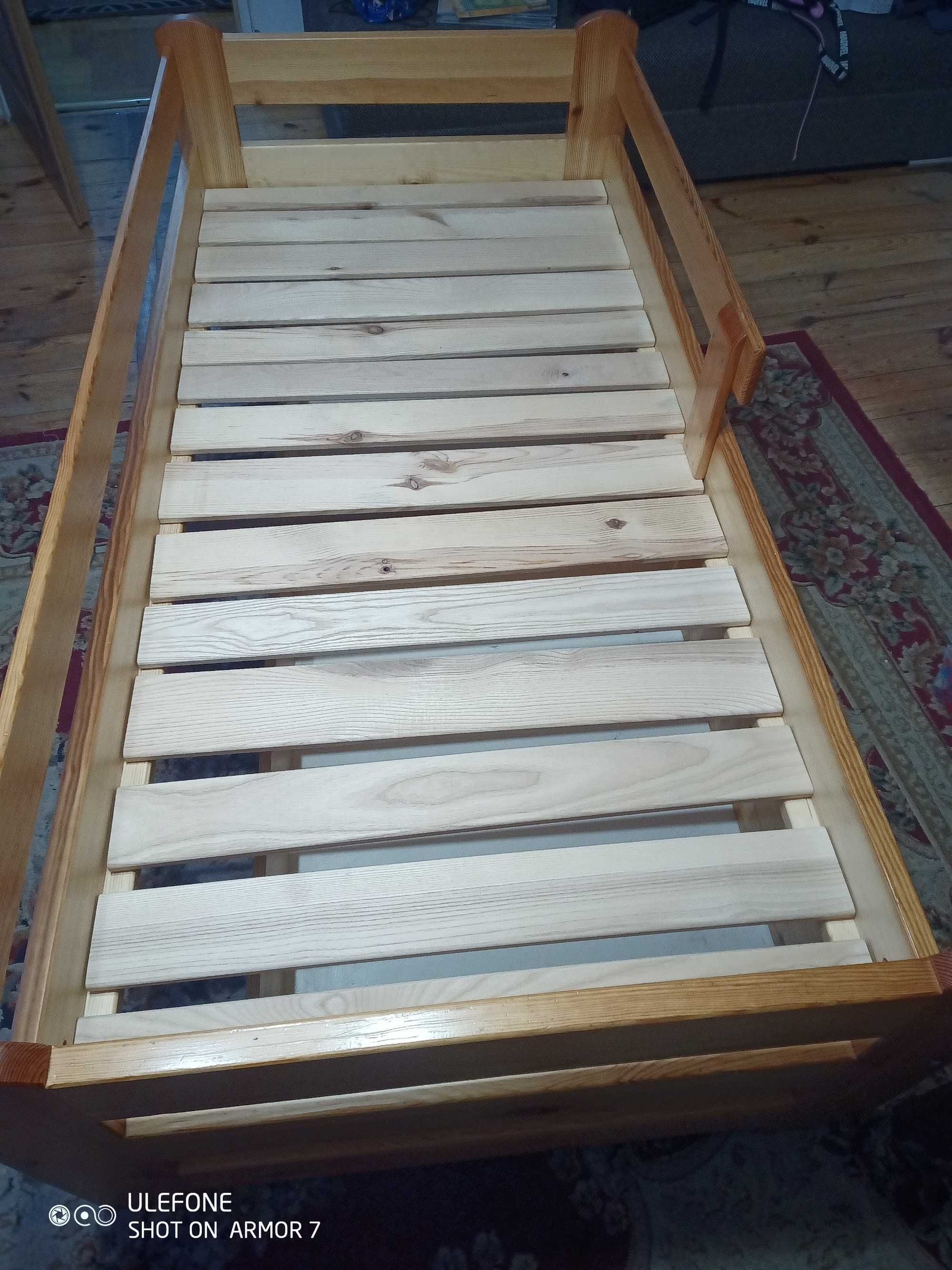 Łóżko drewniane z szufladami