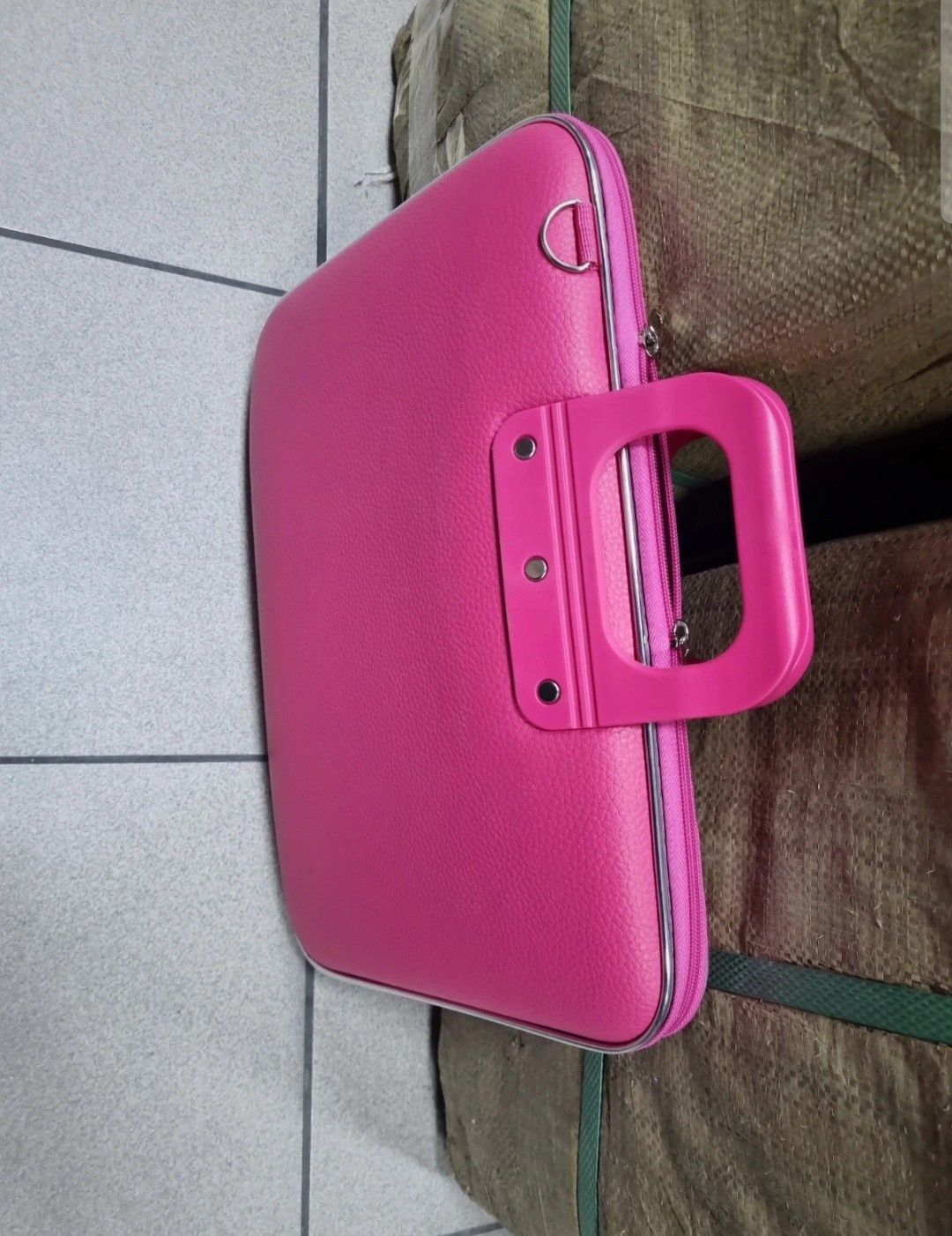 Różowa teczka na laptop 15,6 cali wymiary 40×29 cm