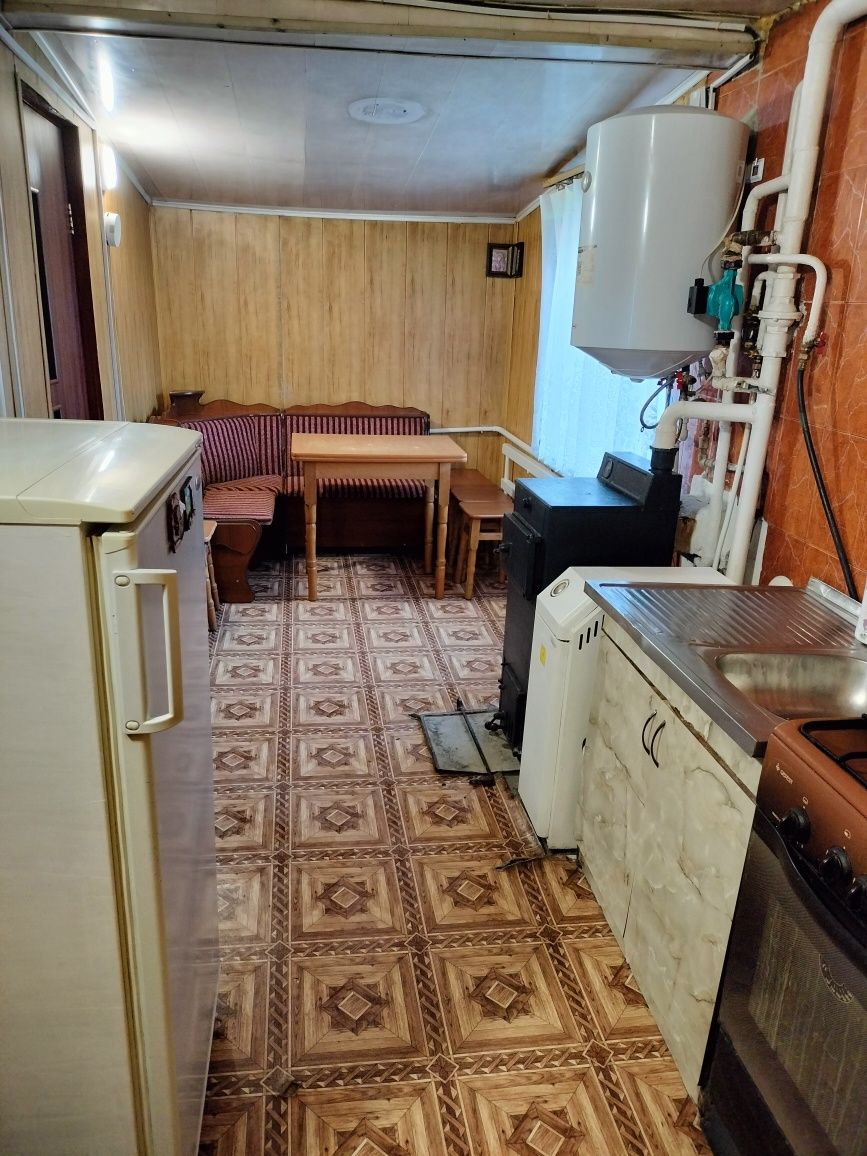 Продам будинок з меблями та всіма зручностями з виходом до водойми