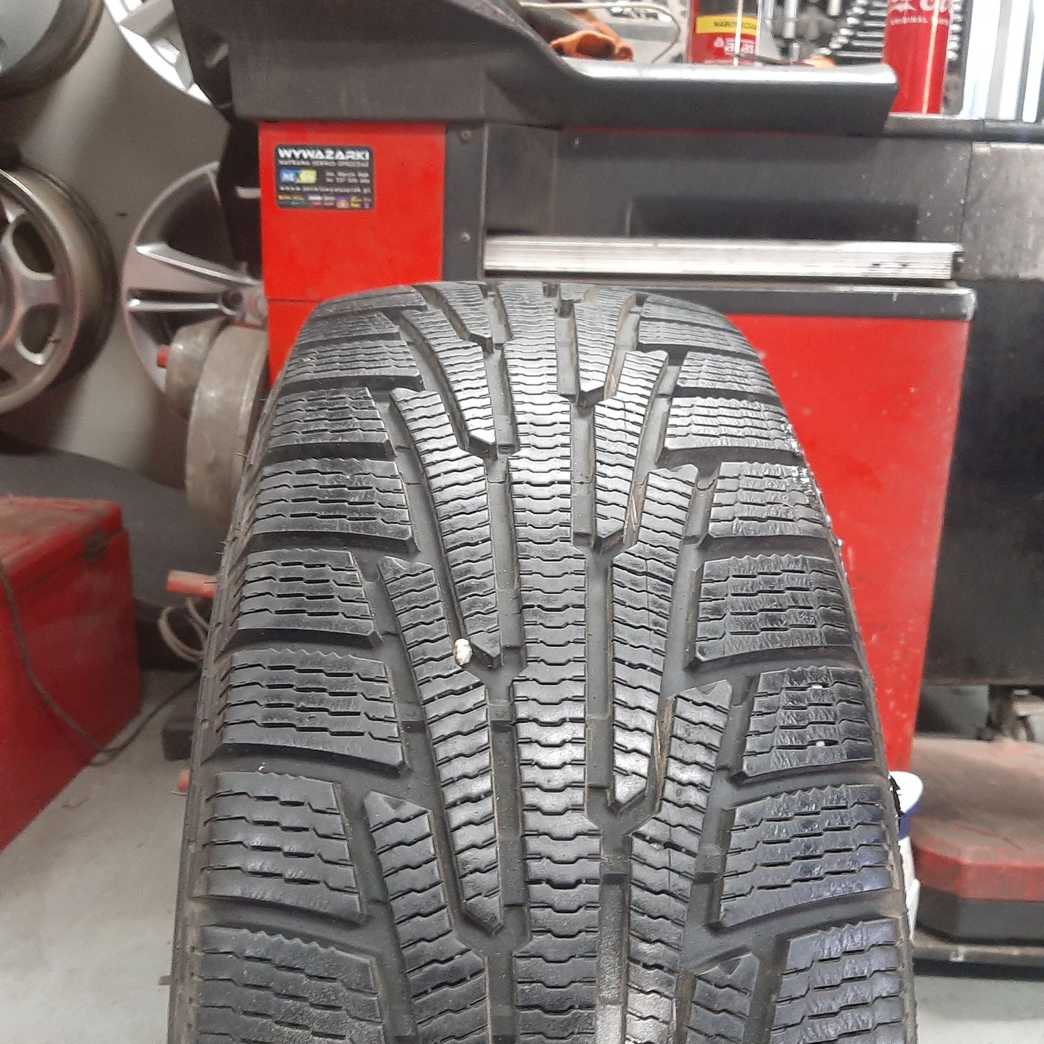 Opona Zimowa Nokian 245/65R17 111R XL