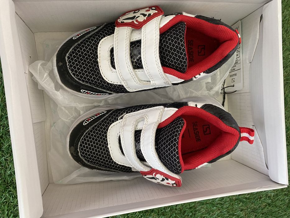 Tenis com luz motivo cars