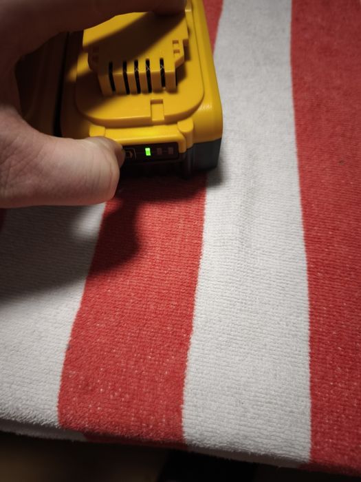 DCB184 de iões de lítio recarregável de 18 V com uma capacidade de 8,0