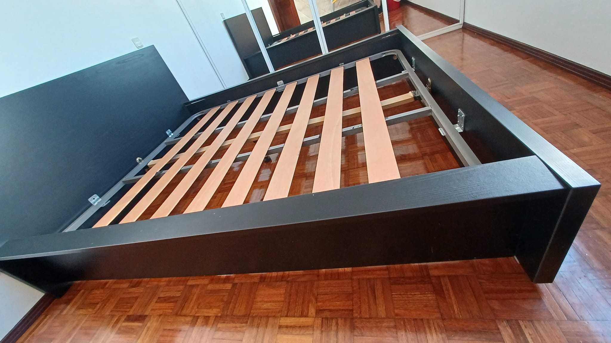 Vendo cama de casal.