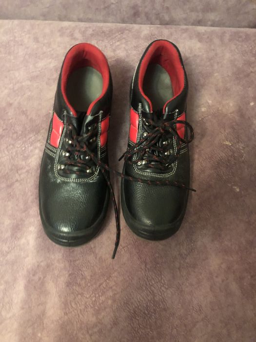 Ботинки с железным носком