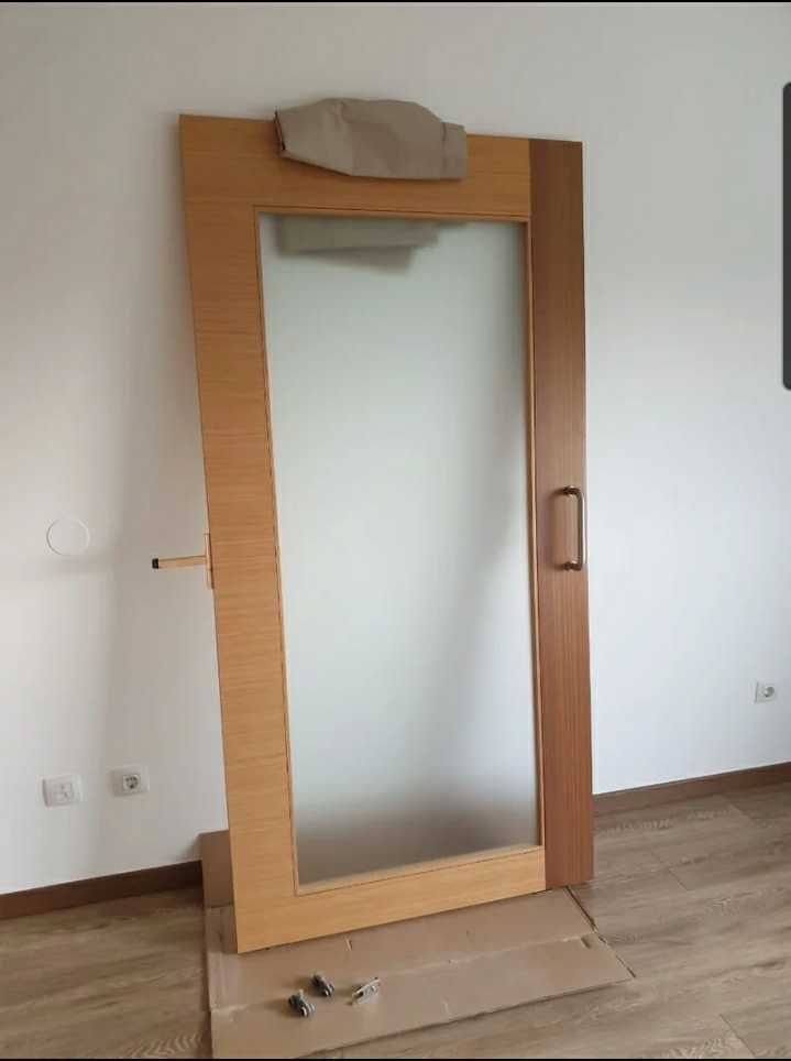 Porta de correr em cassete