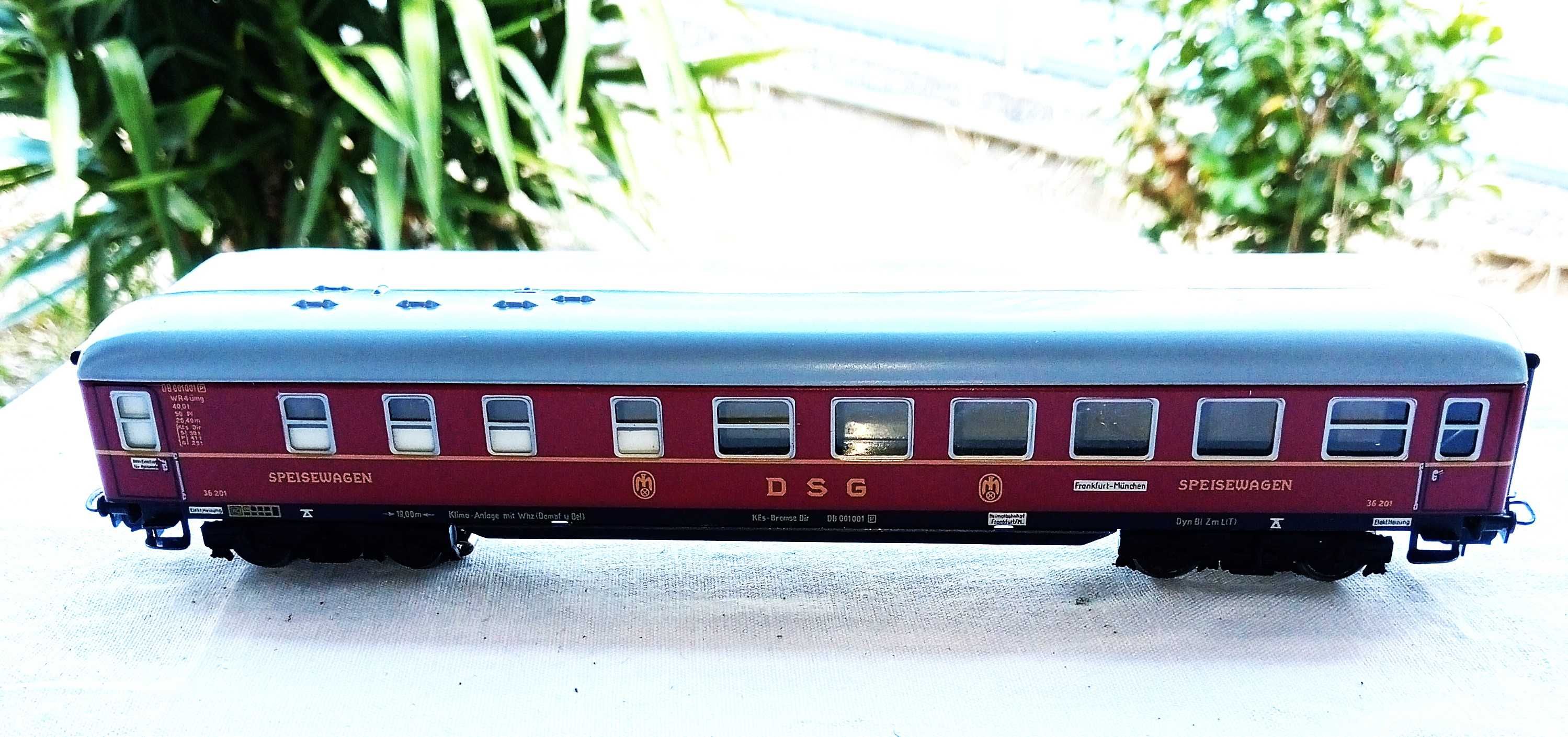 MARKLIN 4024, Carruagem restaurante com iluminação