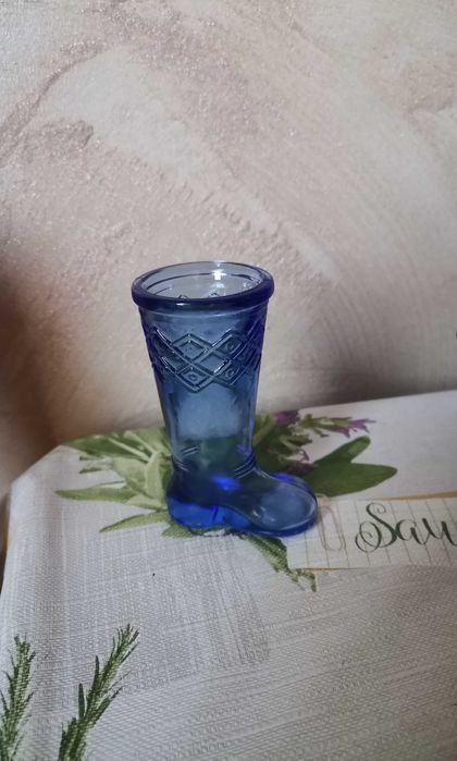 Wazonik niebieski-bucik