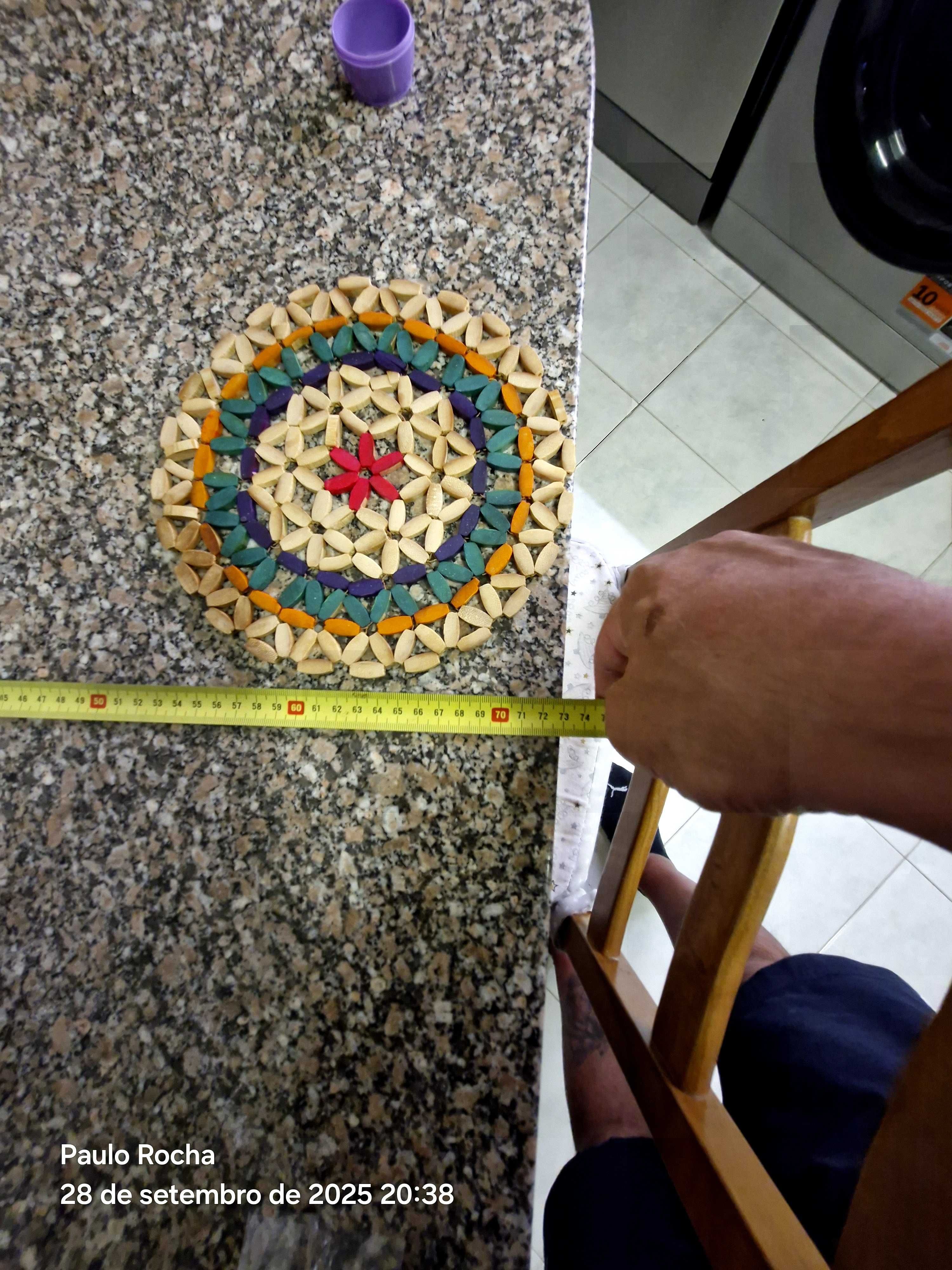 Mesa de cozinha  com tampo de pedra