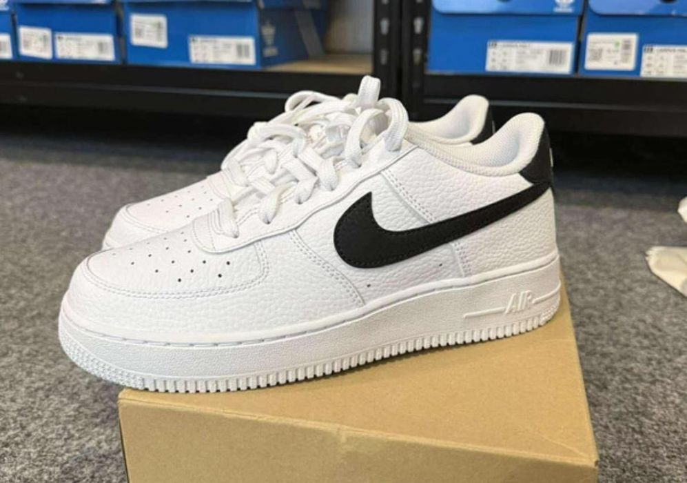 Nike air force 1 biale z czarnym meskie damskie obuwie sportowe