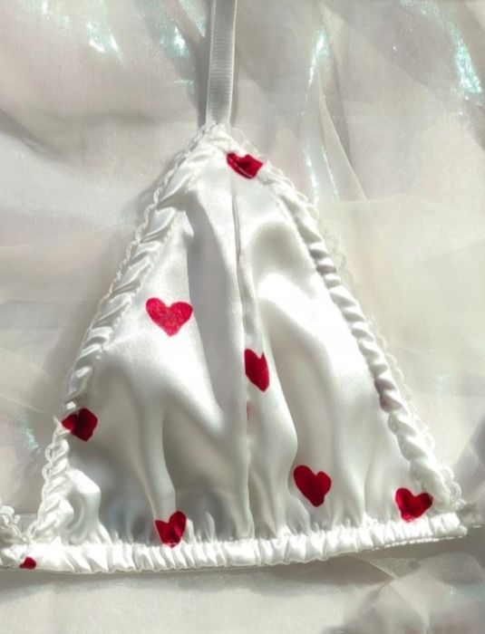 Satynowy komplet damski w serduszku.