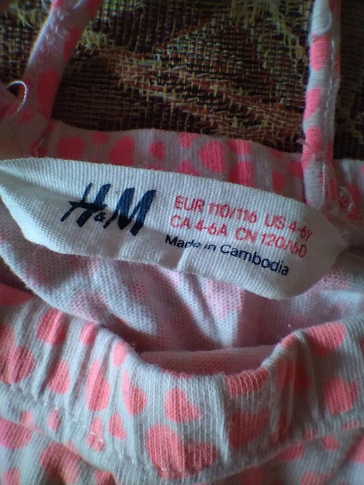 Неоново-рожевий дитячий комбінезон H&M із сердечками