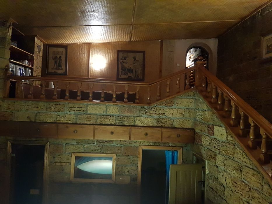 На одній території розташовані 3 бані і  будиночок подобово