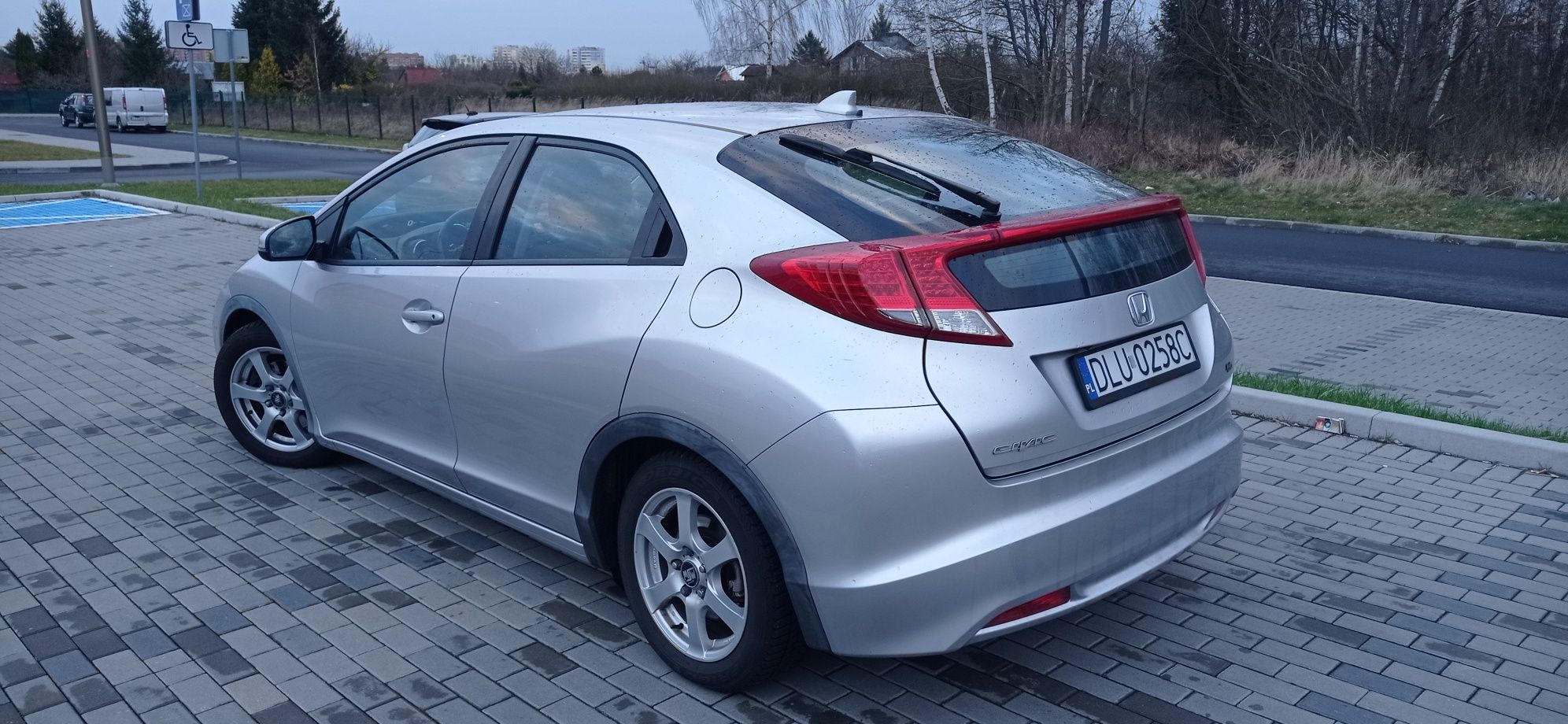 Honda Civic 2012 rok 1339cm3 benzyna