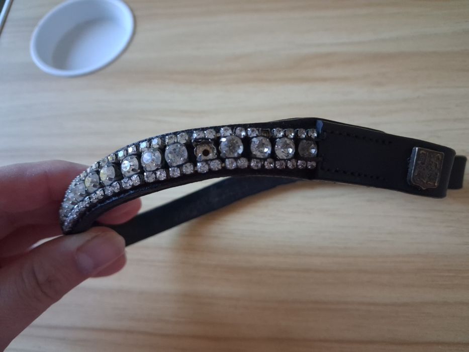 Naczółek z kryształkami r. Cob