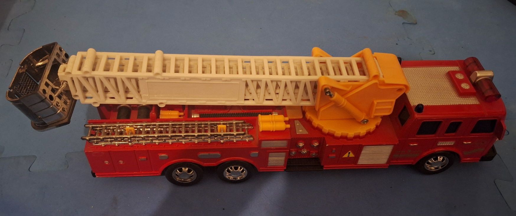 Brinquedo Camião Bombeiros com Escada