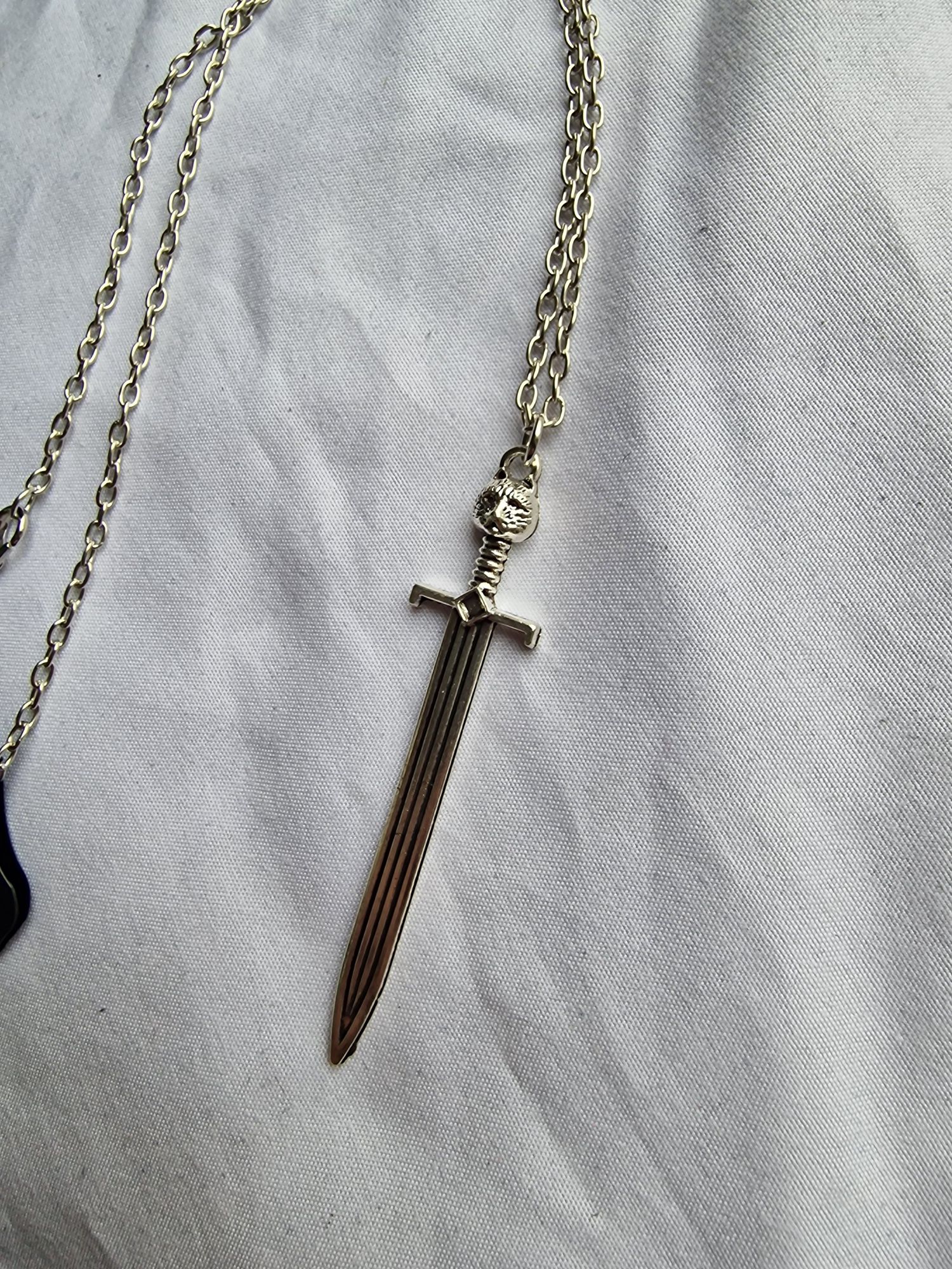 Srebrny naszyjnik z mieczem medalion sztylet gothic alternative emo