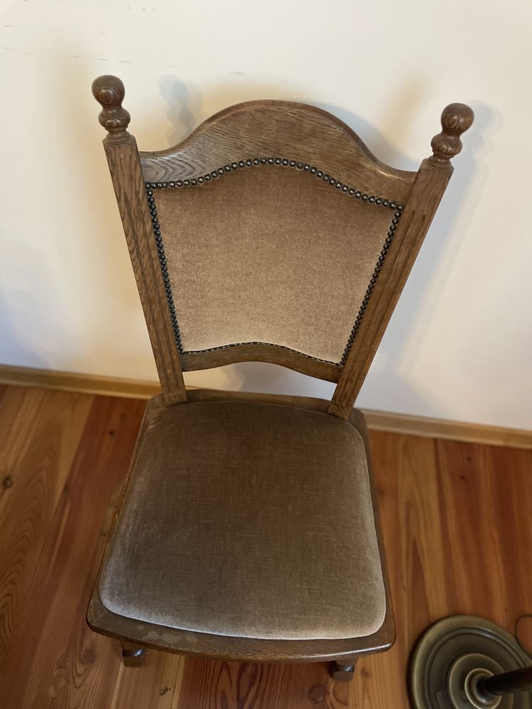 Komplet drewnianych krzeseł 4 sztuki z obiciem rustykalne antyki