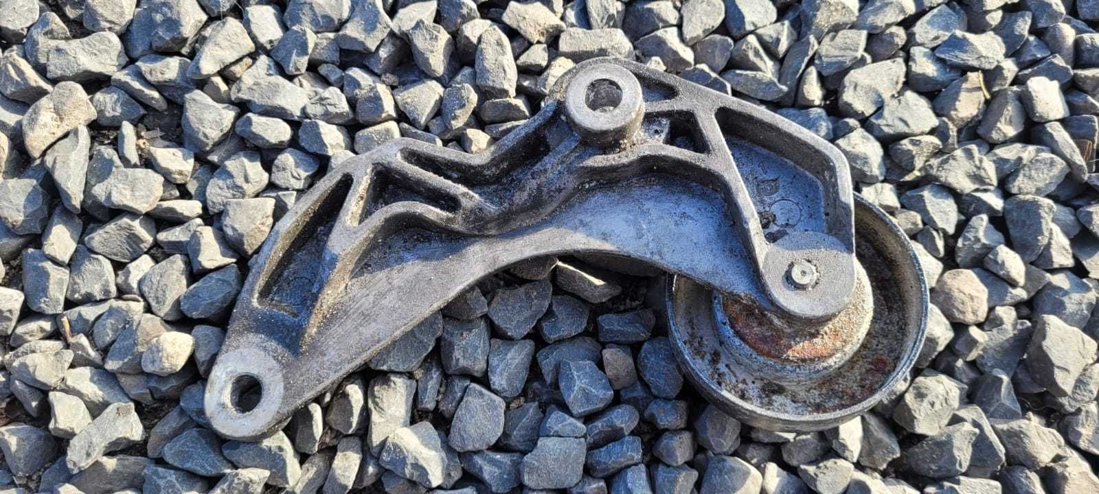 Łapa uchwyt mocowanie alternatora do BMW E38 E39 E46 E53 2.5d 3.0d M57