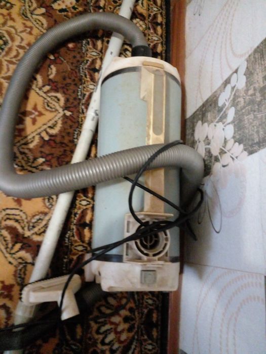 Пилосос на запчастини