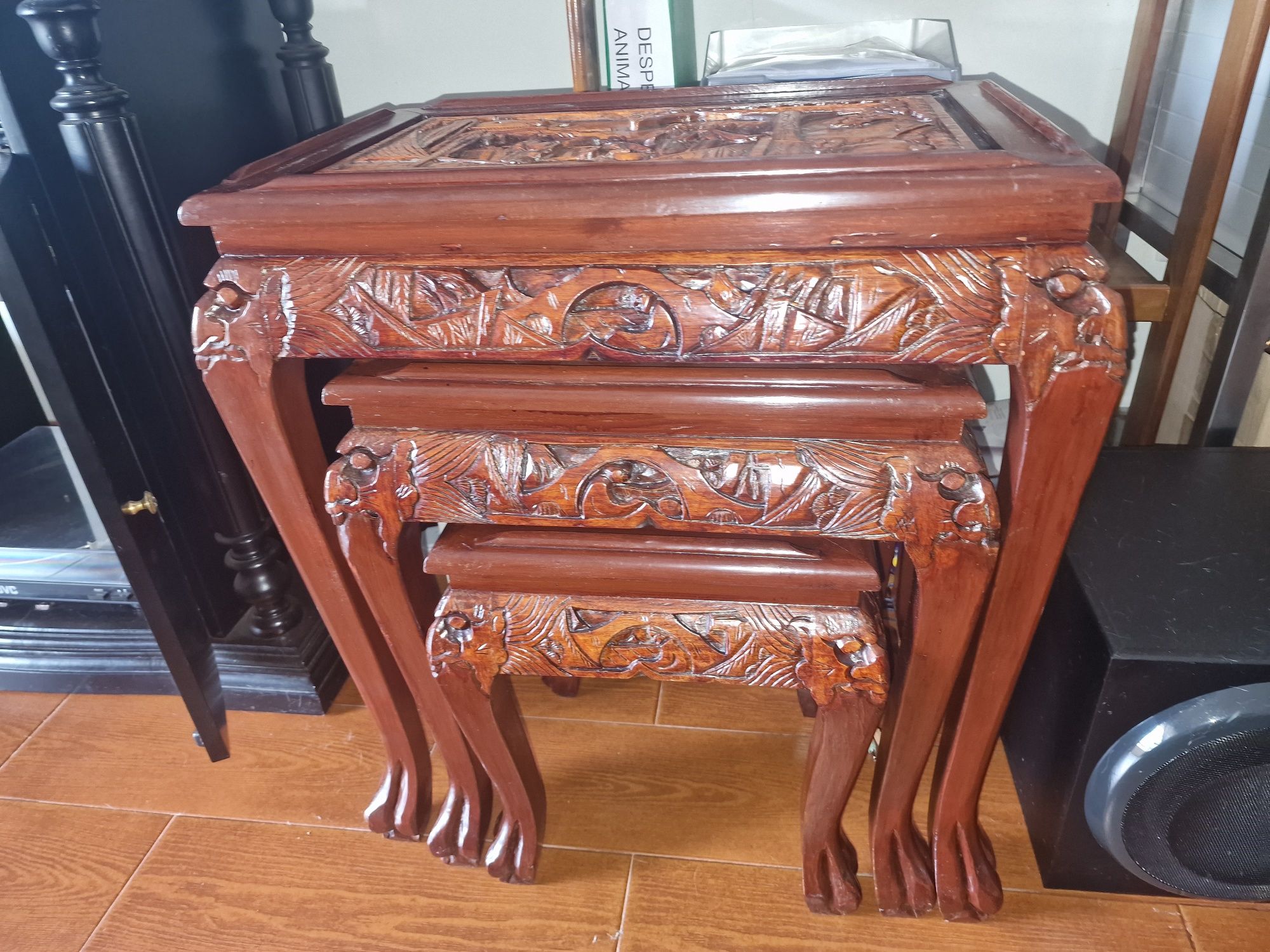 Mesinhas mãe  canfora restauradas
