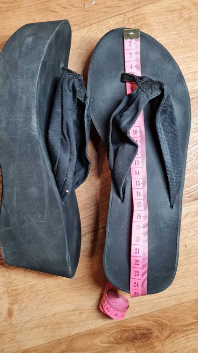 Чорні шльопанці Victoria's Secret