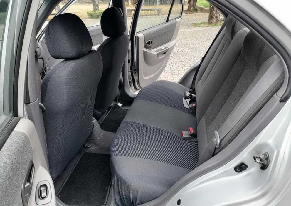 Hyundai Accent 2001 em excelente estado de conservação