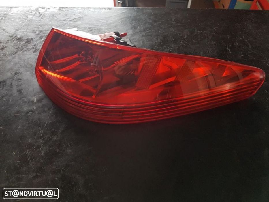 Farolim Peugeot 607 2006