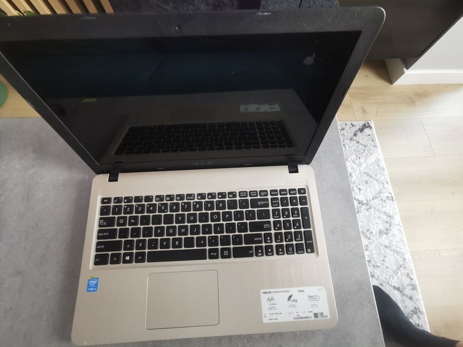 OKAZJA!! Laptop Asus F540U 15,6 " Intel Core i3 4 GB / 256 GB