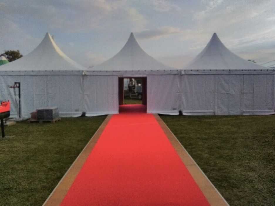 Wykladzina czerwona do koscioła na wesele dywan czerwony