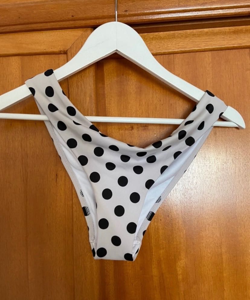 Cueca e top usado Bikini bolinhas pretas