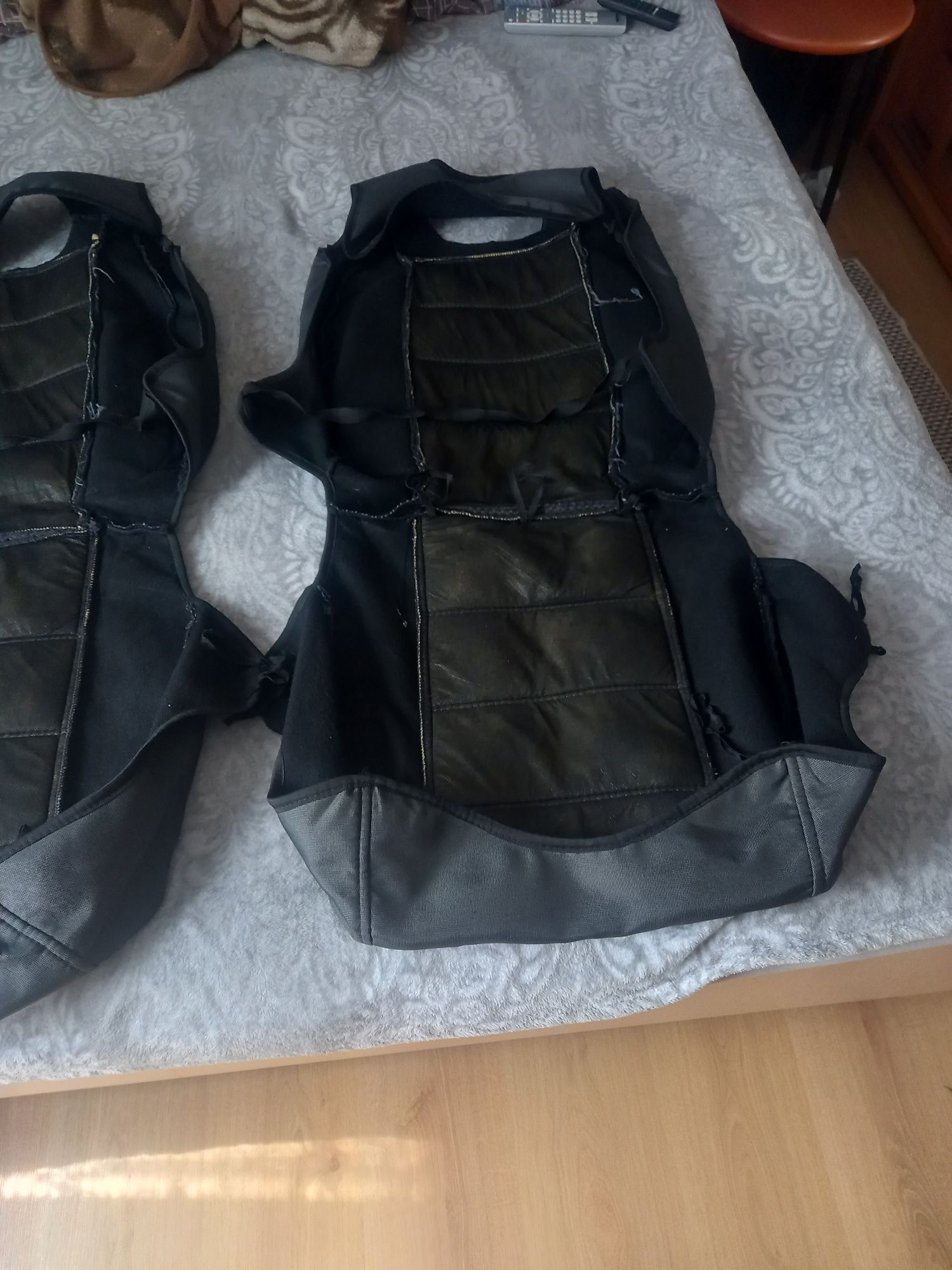 Продам два чихла