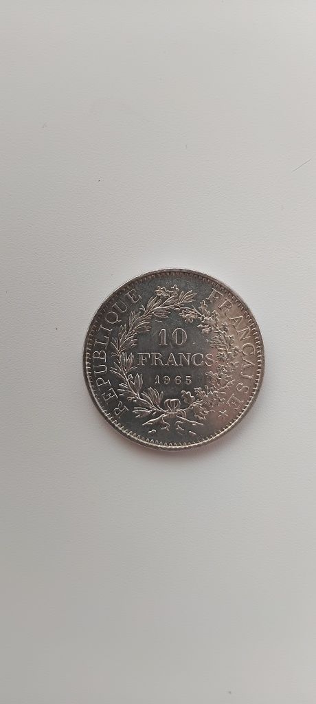 Продам 2,10 і 50 франків срібло.