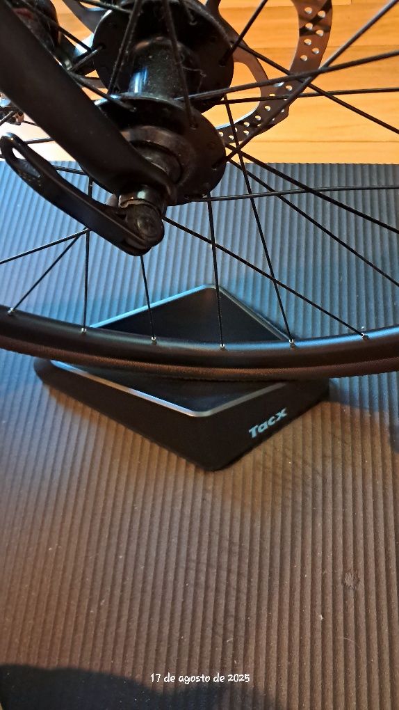 Rolo de treino TACX NEO 2 + Bicicleta TRIBAN RC 520