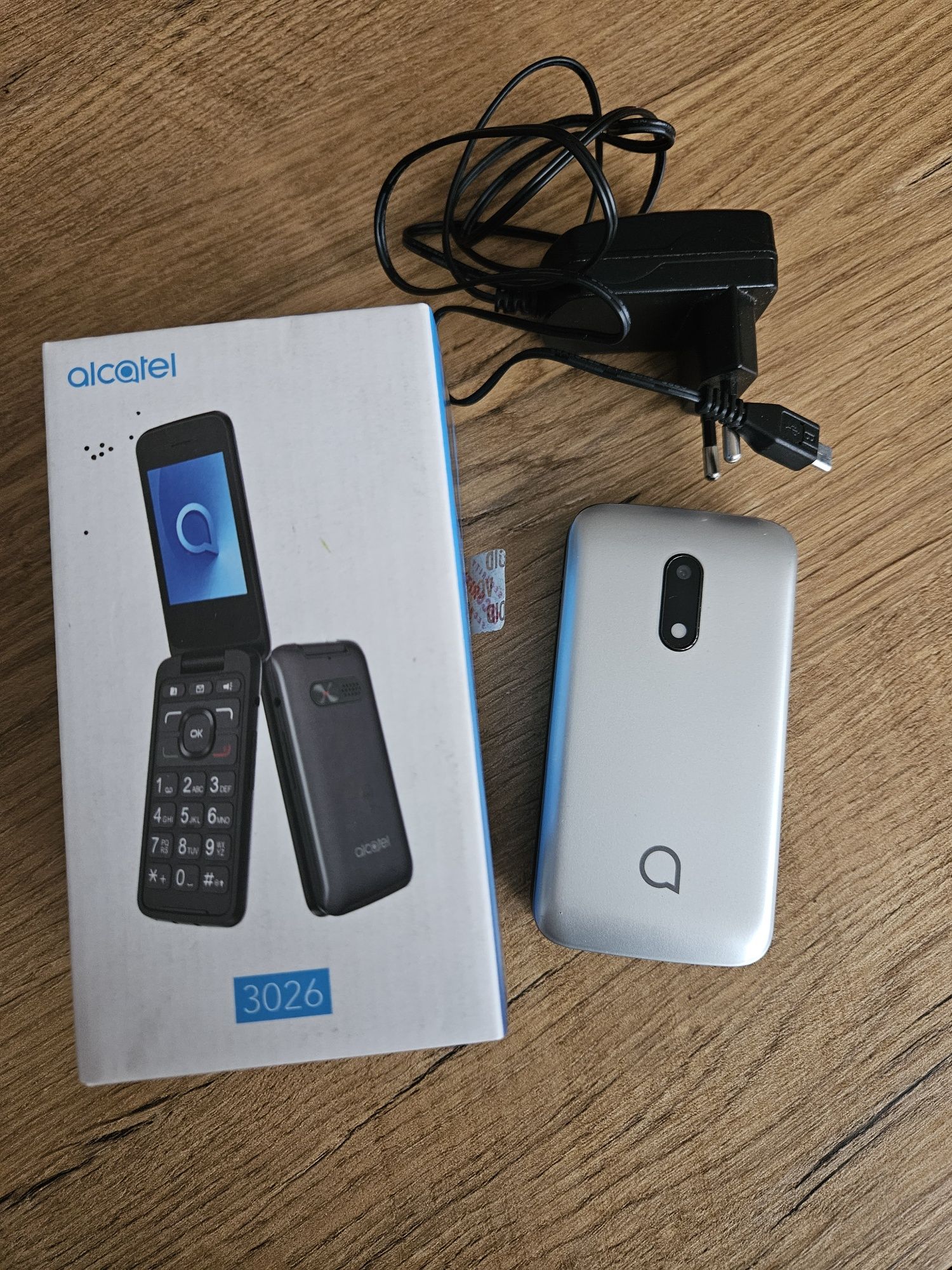 Telefon z klapką Alcatel 3026