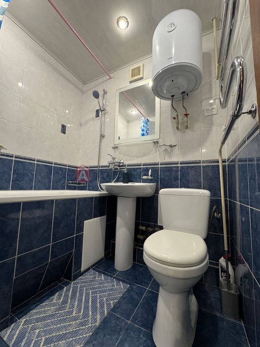 Здається охайна 1 к квартира/Космос