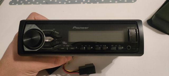 Radio samochodowe PIONEER MVH-180UB USB AUX czerwone radioodtwarzacz
